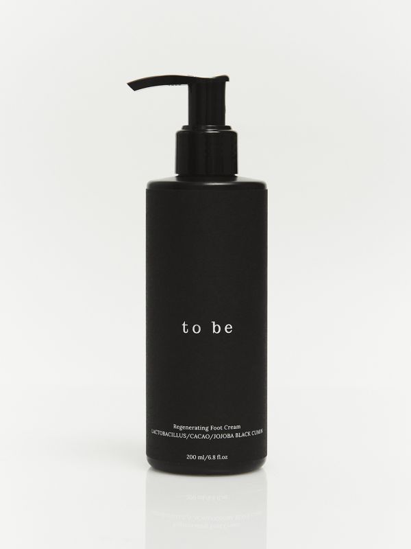 Регенеруючий крем для ніг з олією чорного кмину